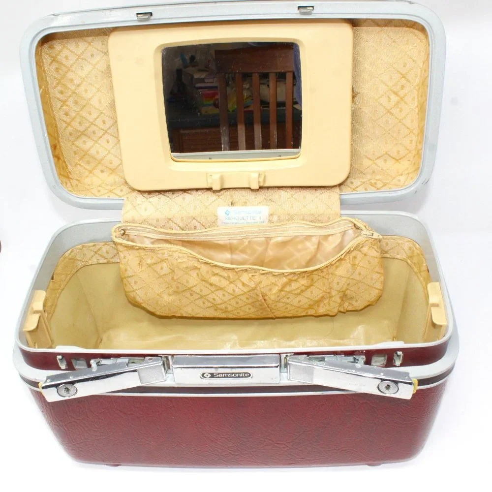Vintage Samsonite Silhouette II Burgundy Red Train Clam Case No keys